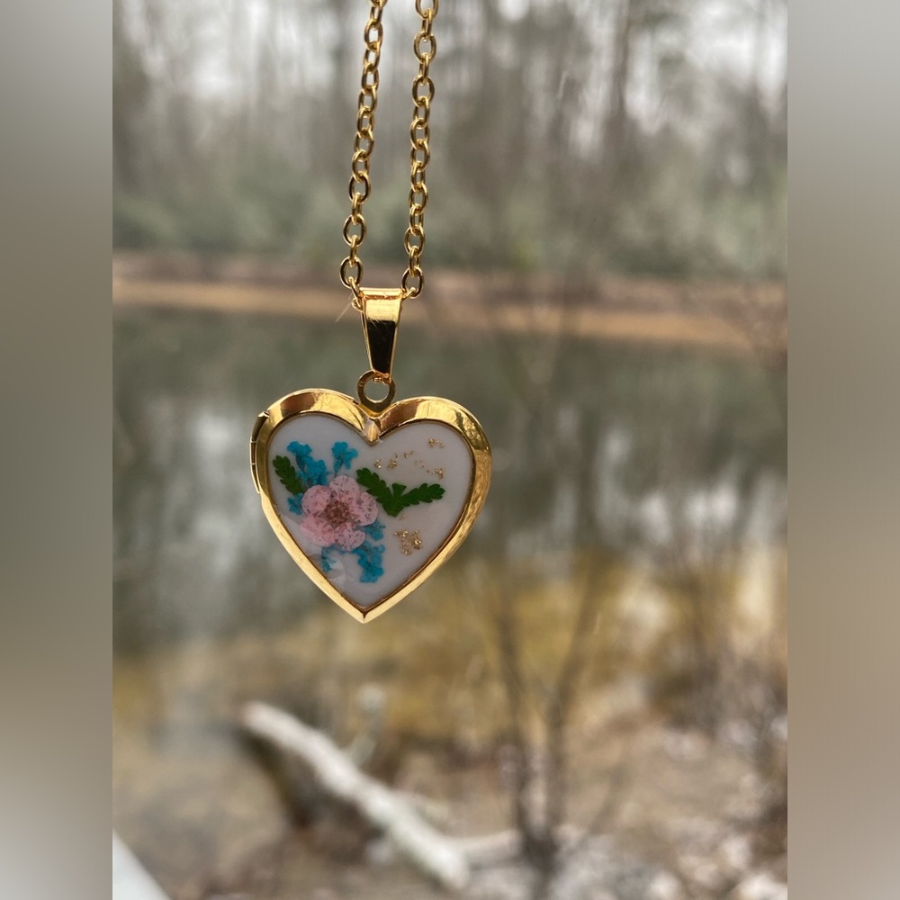 Pressed Flower Locket - Picture 2 of 10